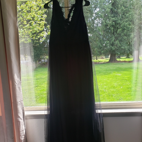 Dresses & Skirts - Black tulle with lace backing